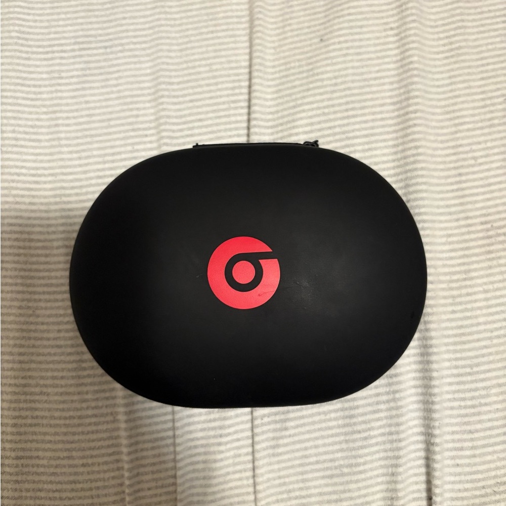 Beats Studio 3 + Case